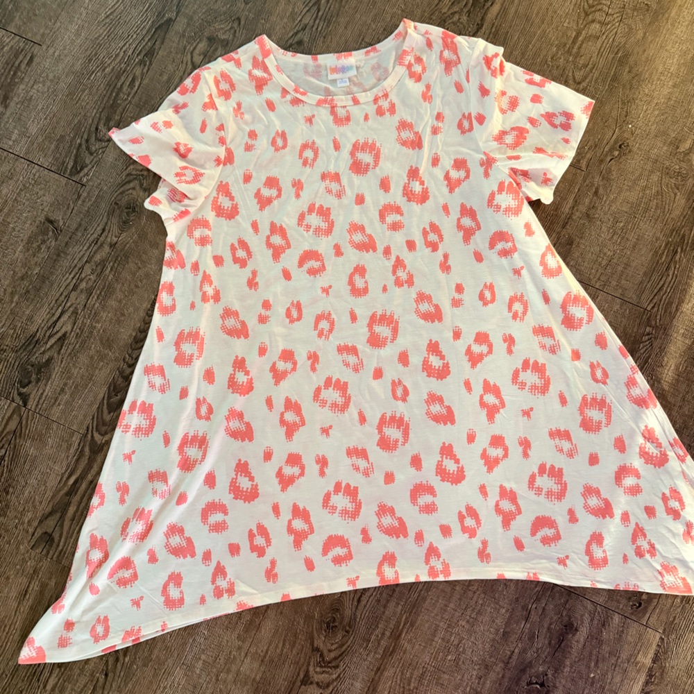 LuLaRoe Coral and White Leopard Print Top